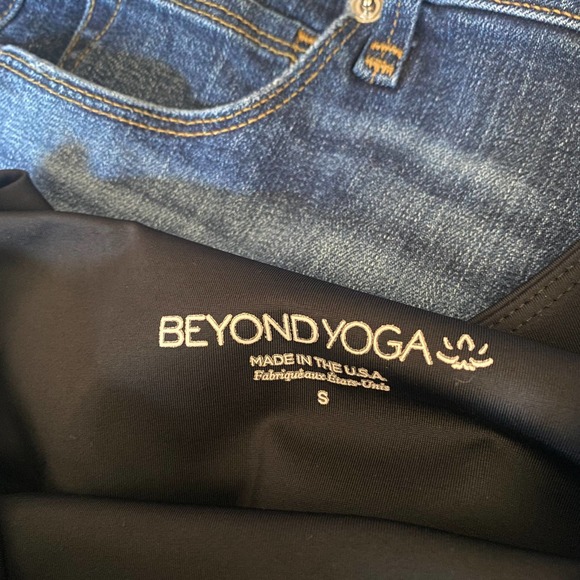 Beyond Yoga Black Mesh Flower Leggings Sz Small - Picture 5 of 8